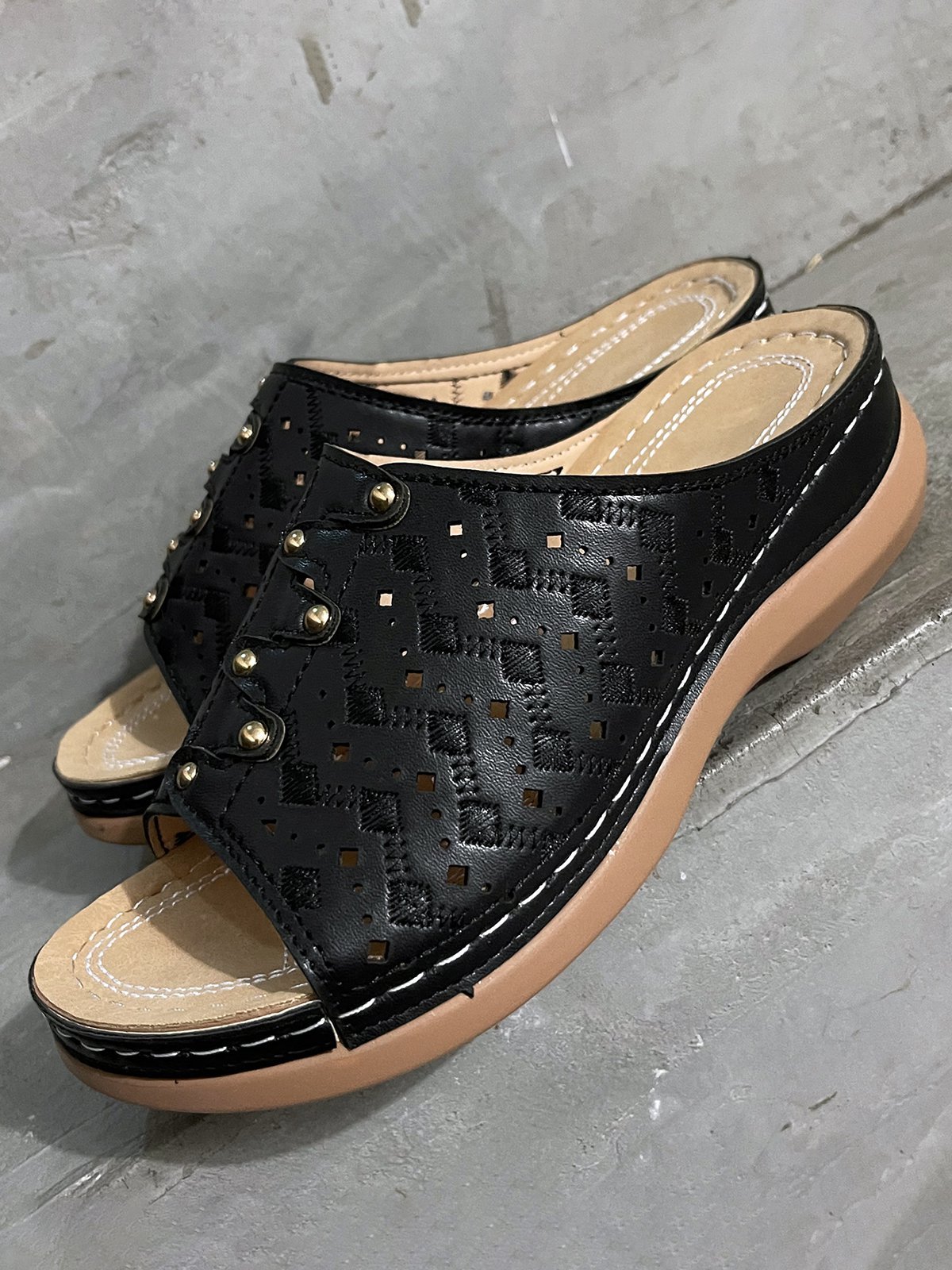 Rebite elétrico Bordado Oco Confortável Chinelo