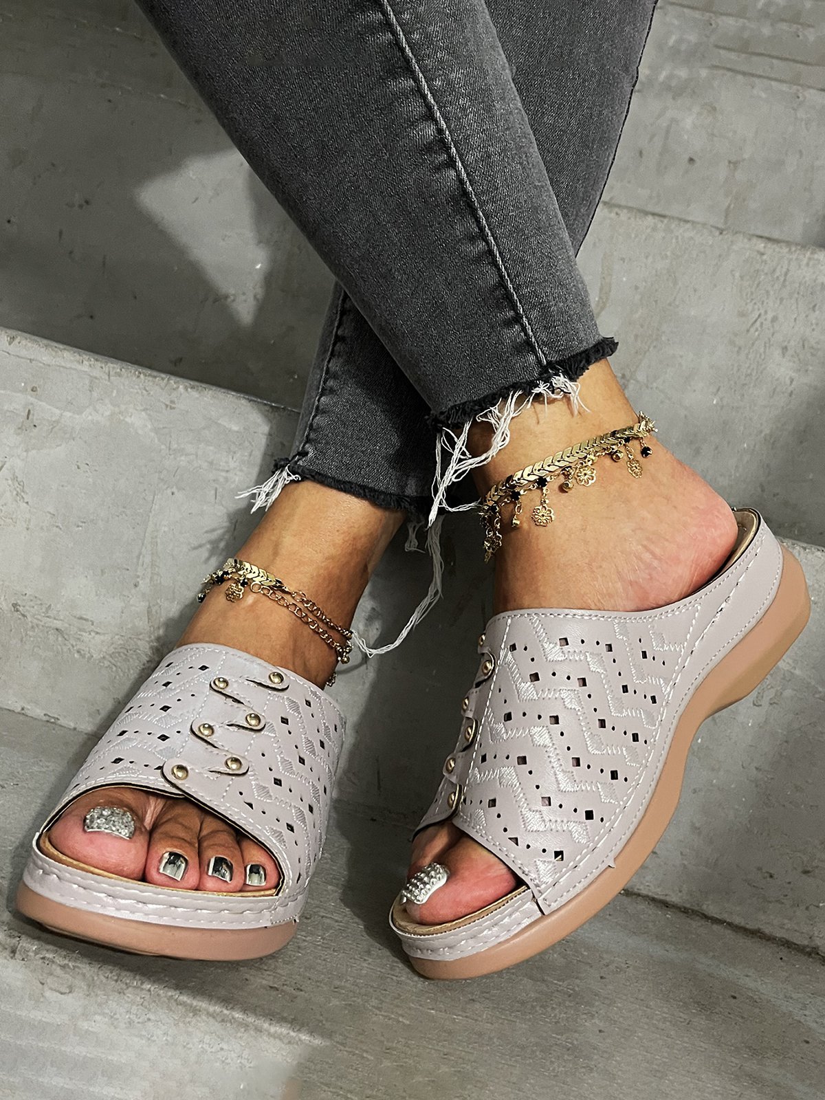 Rebite elétrico Bordado Oco Confortável Chinelo