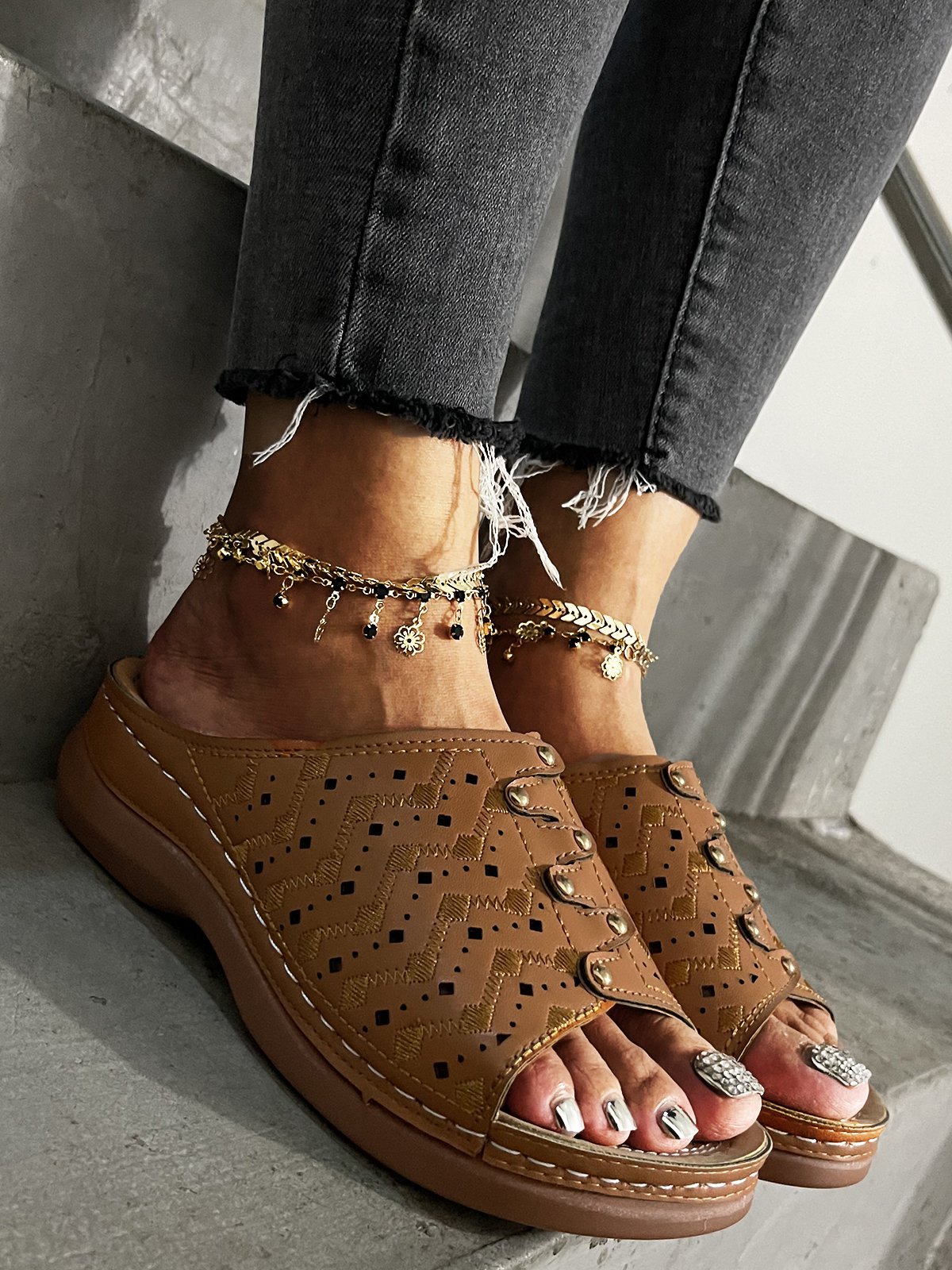 Rebite elétrico Bordado Oco Confortável Chinelo