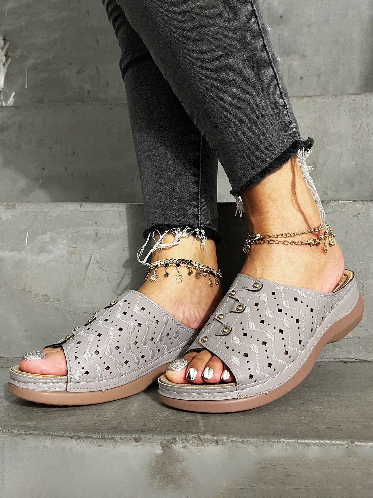 Rebite elétrico Bordado Oco Confortável Chinelo